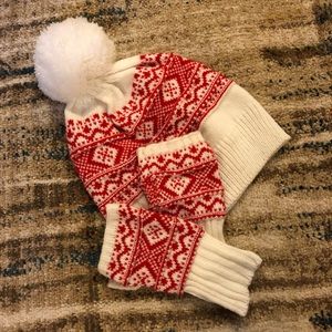 Gap Bobble Beanie Hat & Fingerless Gloves